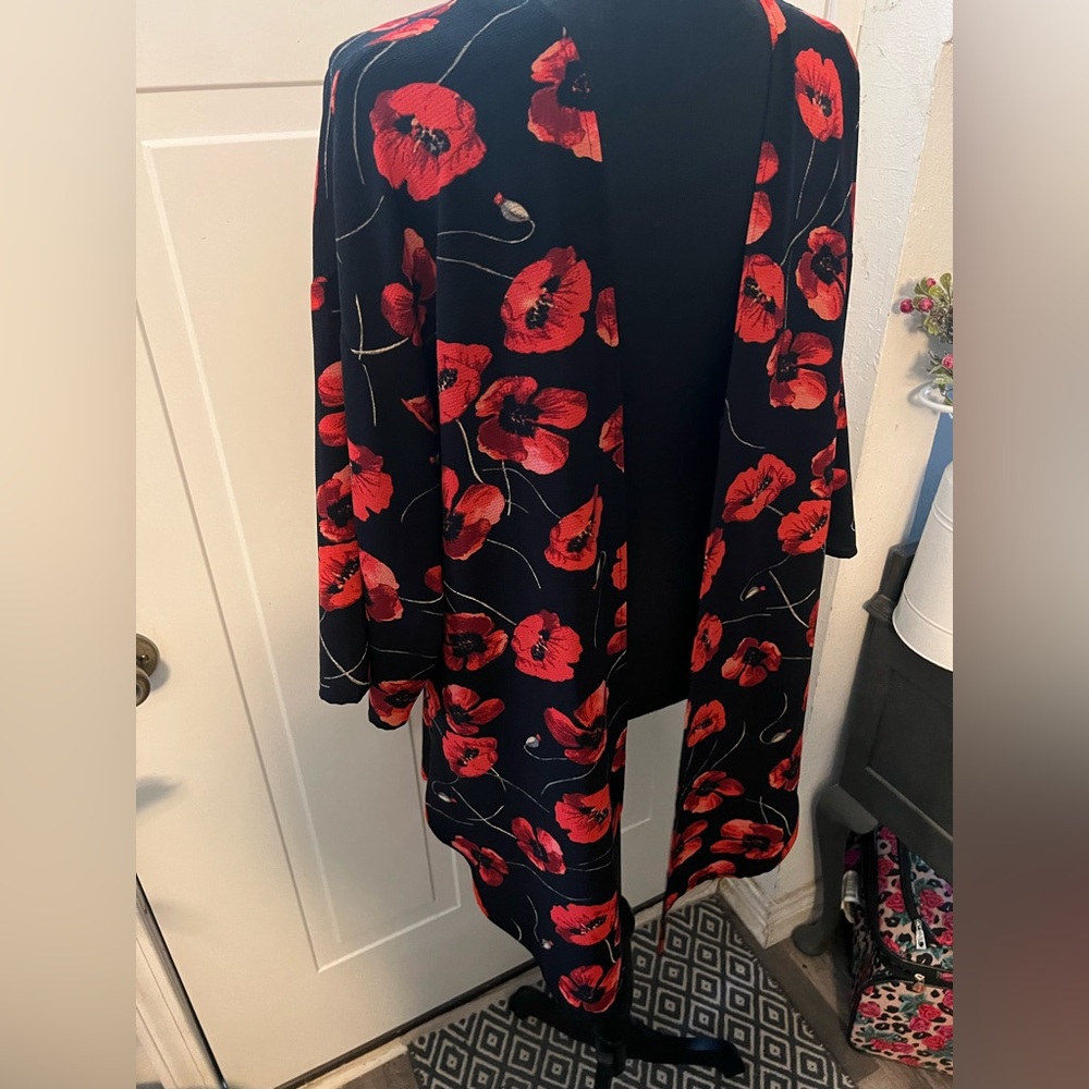 Ladies Kimono Size M, but fits like a L - Picture 2 of 6